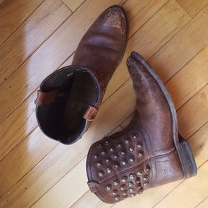 Frye Wyatt disk booties